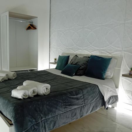 Donna Rita House Apartment Наполи Екстериор снимка